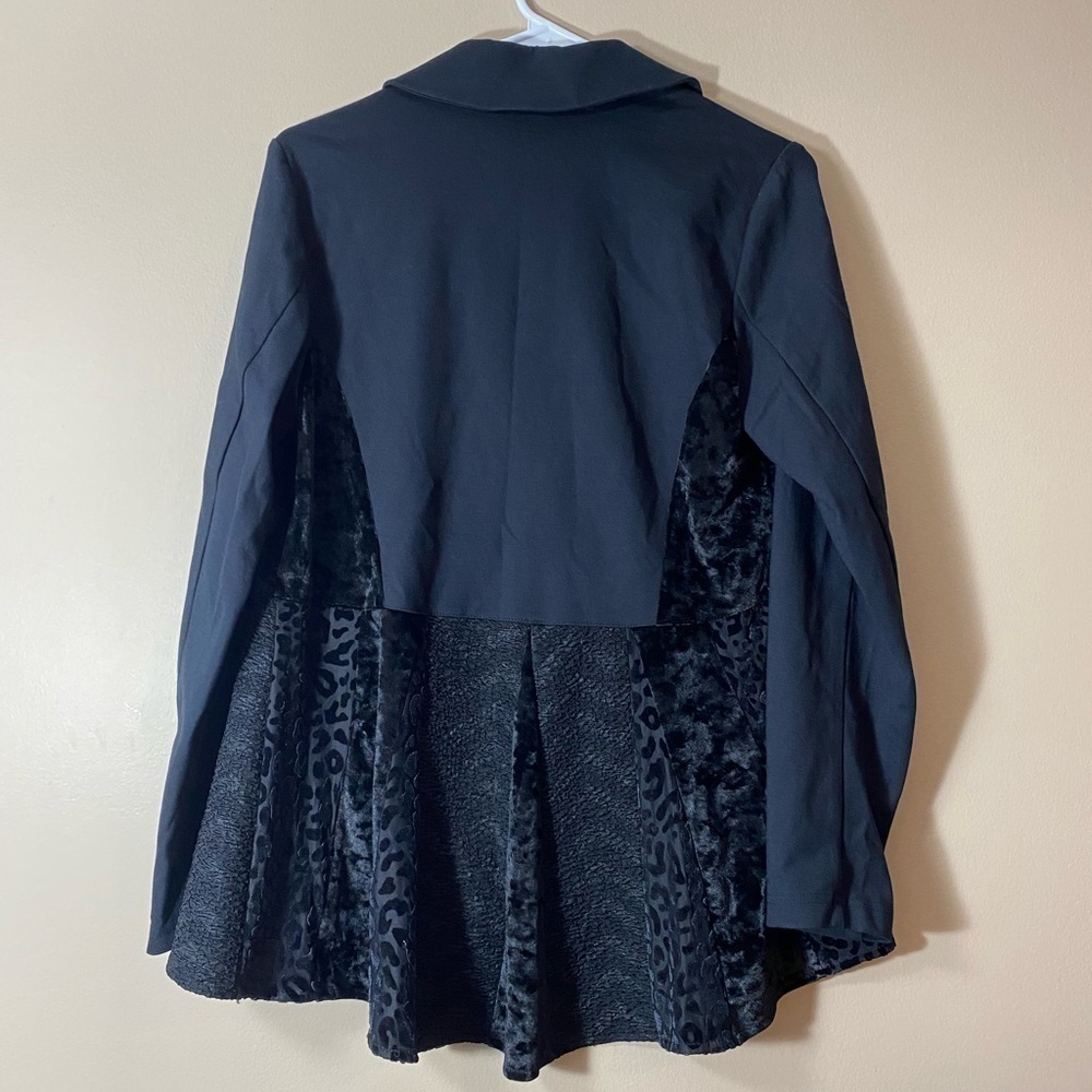 Logo Lavish Fashion Button Down Jacket Black Velvet Leopard Women’s Size Small